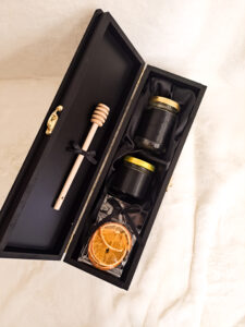 Poslovni pokloni u crnoj drvenoj kutiji